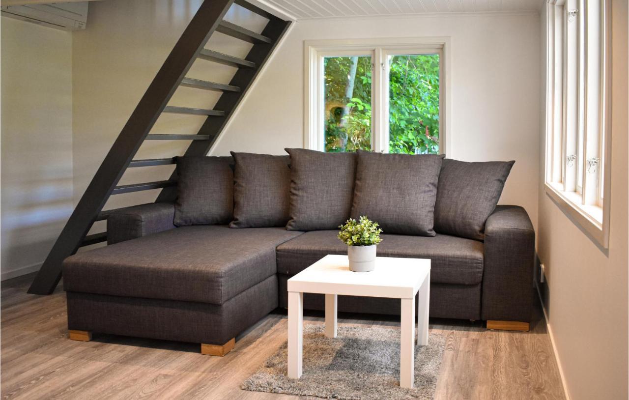 2 Bedroom Amazing Home In Fjaelkinge Eksteriør bilde